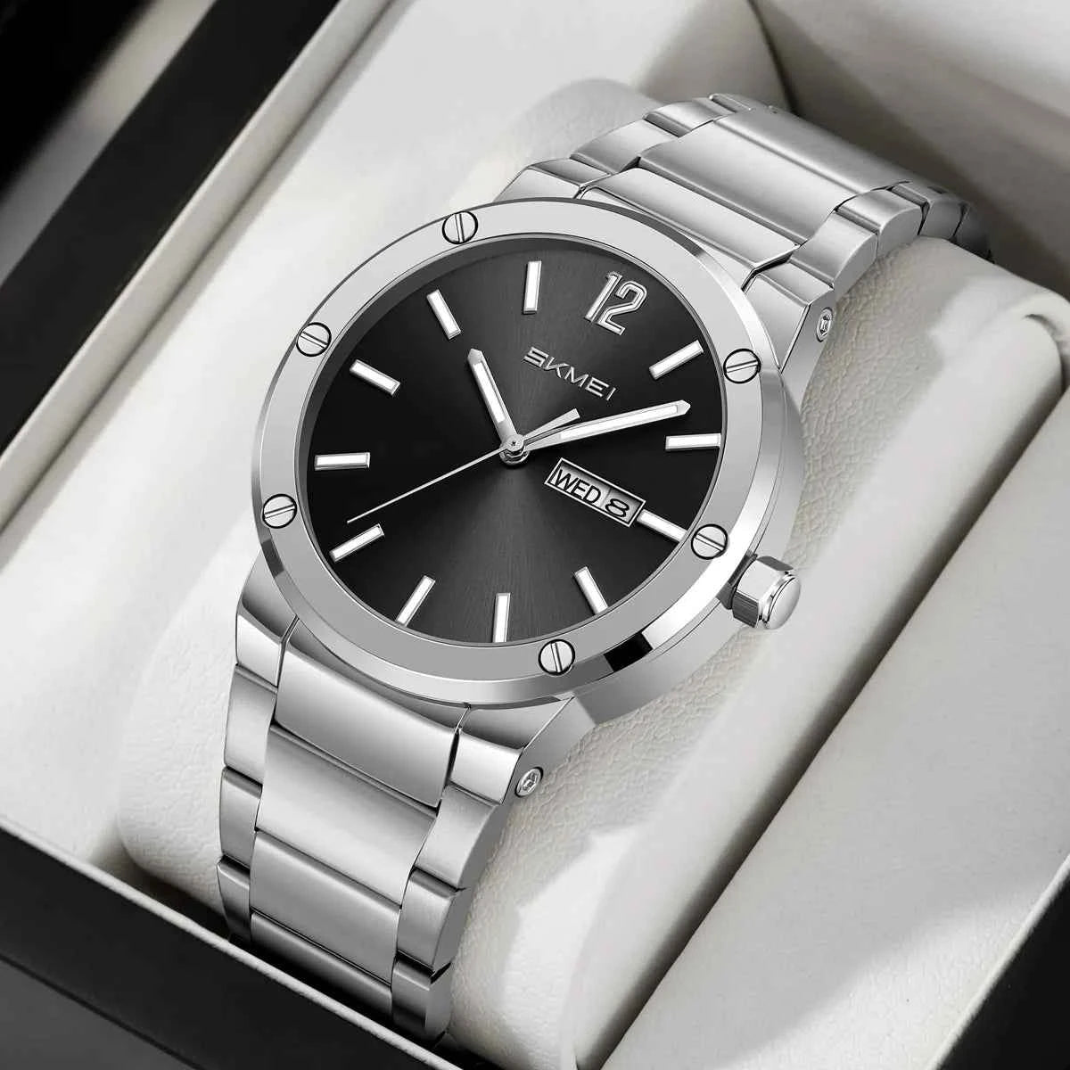 SKMEI 9400 Luxury Stainless Steel Watch - Silver/Black